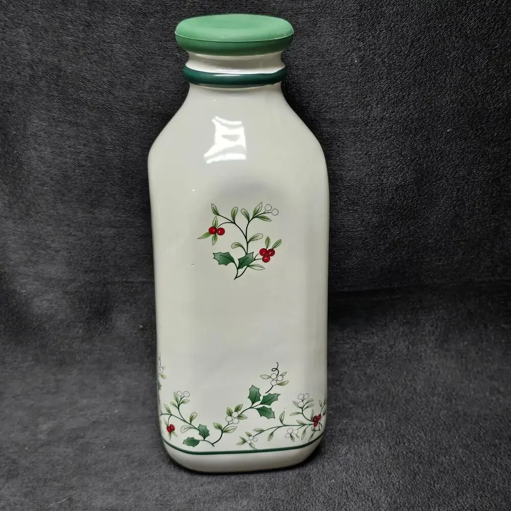 Pfaltzgraff Winterberry Milk Jug Silicone Cap